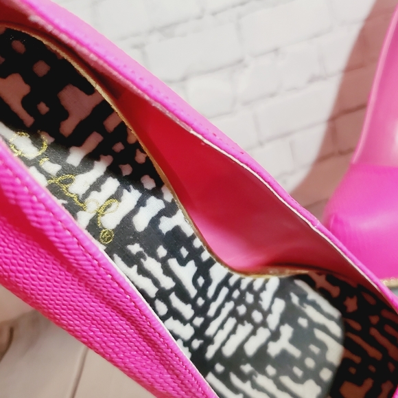 Qupid  Mady Hot pink Platform stilettos - Picture 3 of 10